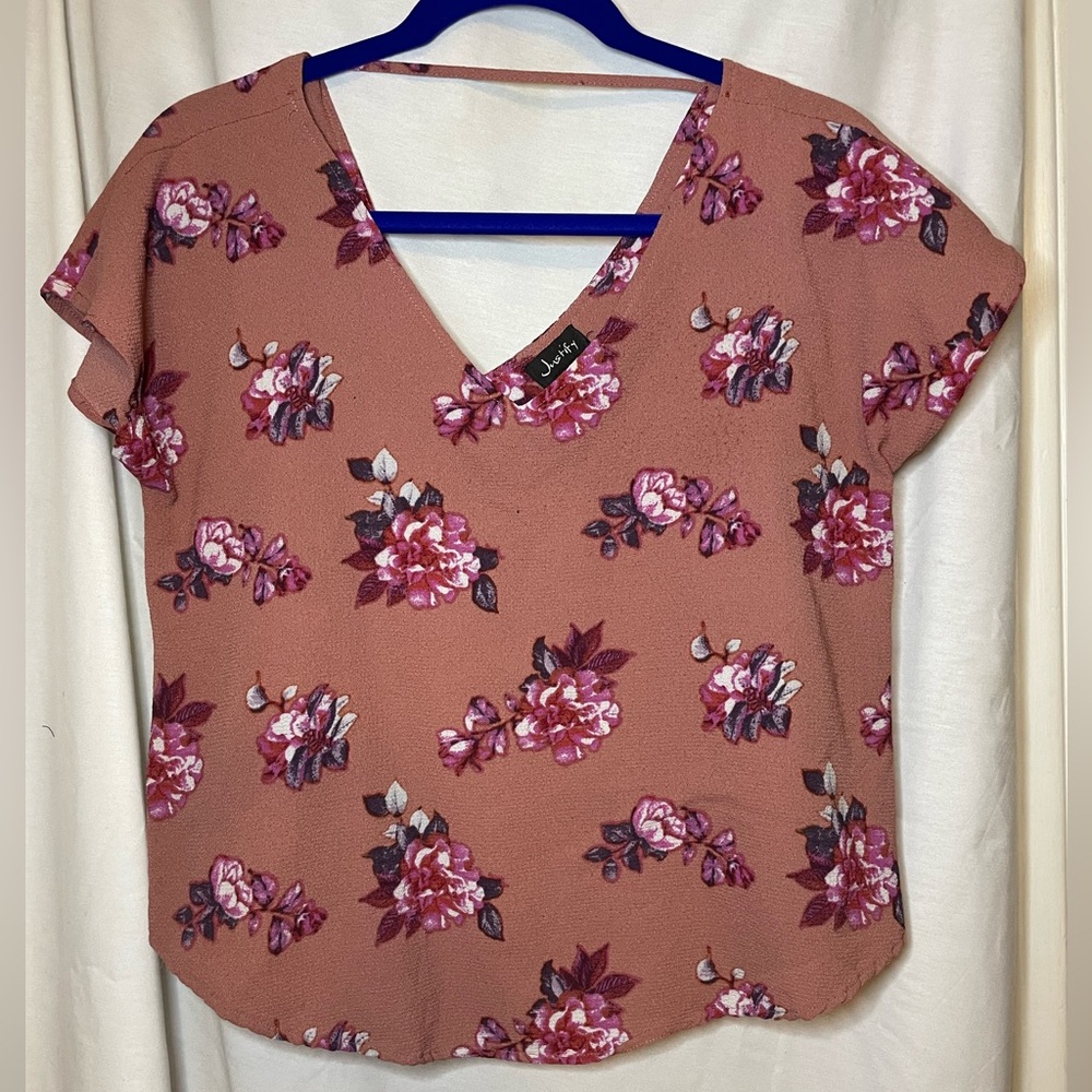 Justify Pink Mauve Flowy VNeck Top with Pink and White Floral Size M